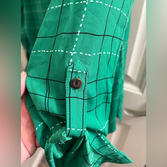 Reitman’s green blouse - Picture 2 of 5